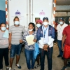 Gobierno lleva primera asistencia a familias en sector San Carlos